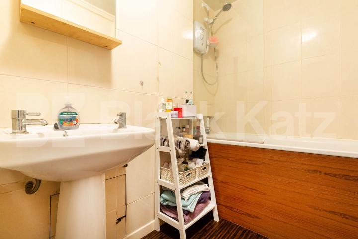 Two double bedroom property sandwiched between Angel and King’s Cross  Cumming Street, Angel / Kings cross